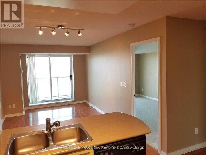 Property Photo:  11 Oneida Crescent Lph07  ON L4B 0A1 