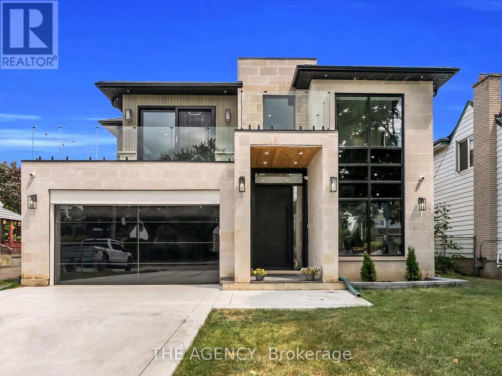 Property Photo:  9 Earl Street  ON L5M 1N6 