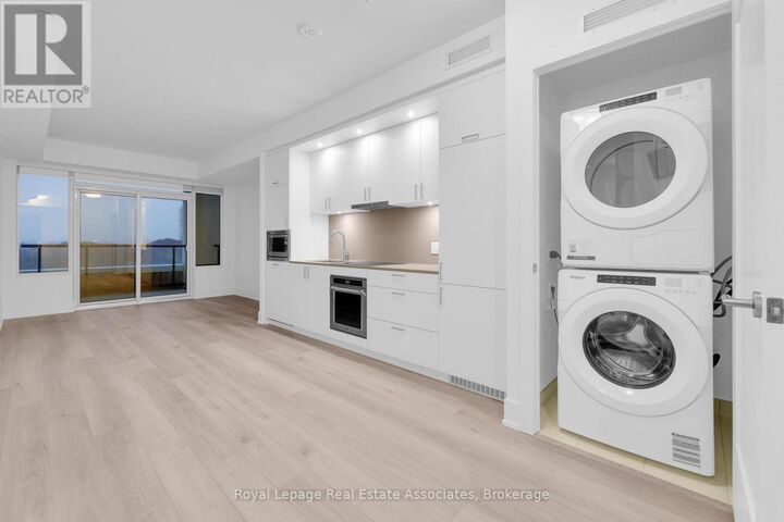 Property Photo:  259 The Kingsway 626  ON M9A 0G2 