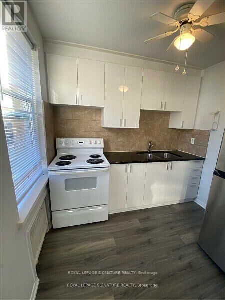 Property Photo:  16 Garden Place 3  ON M8W 1M3 