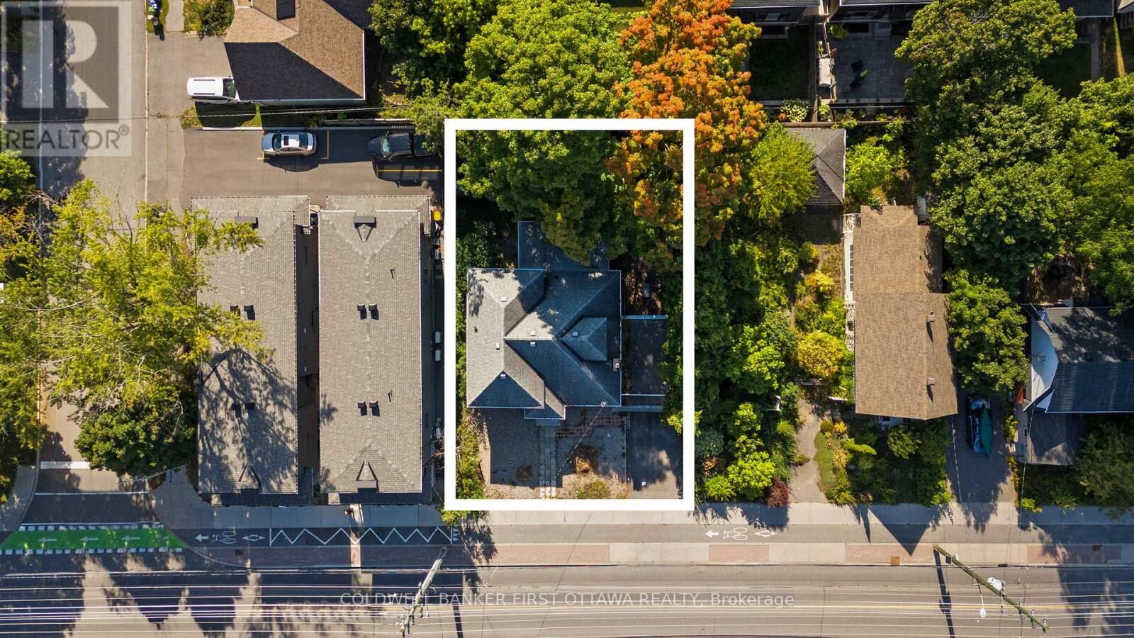 Photo de la propriété:  582 Churchill Avenue North  ON K1Z 5E5 