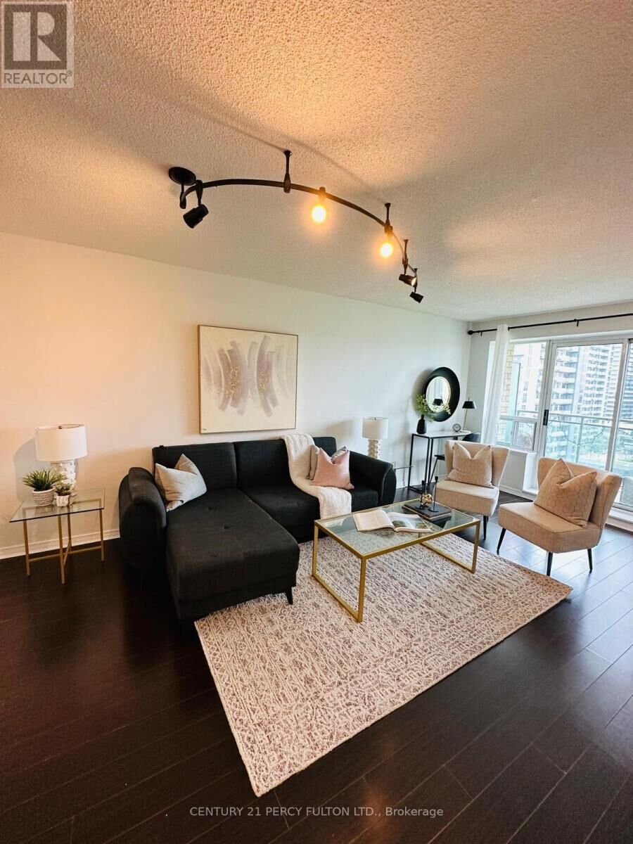 Property Photo:  39 Oneida Crescent Lph12  ON L4B 4T9 