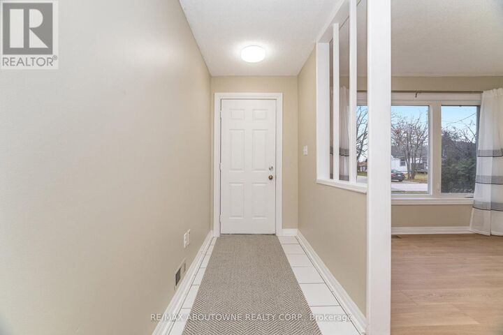 Property Photo:  983 Cleta Street  ON L7R 3W9 