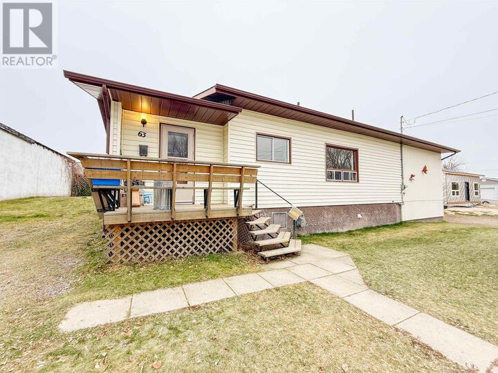 Property Photo:  63 Peter Street West  ON P9N 3R4 