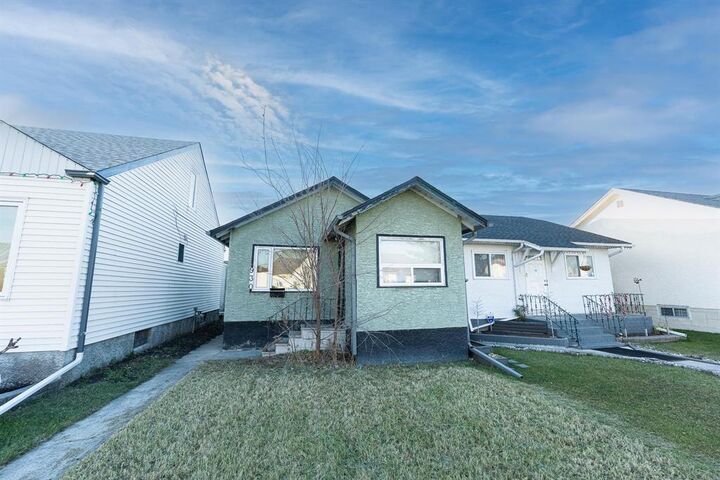 Property Photo:  930 Minto Street  MB R3G 2R8 