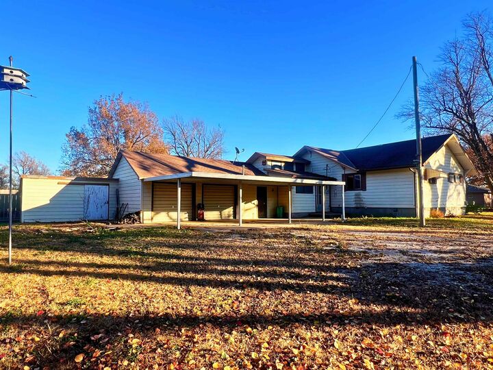 Property Photo: 530 W 1st St KS 67547