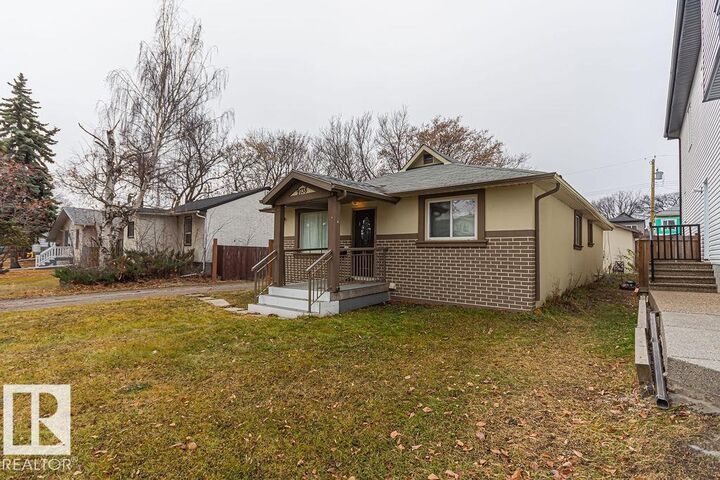 Property Photo:  9738 152 Street NW  AB T5P 1X1 