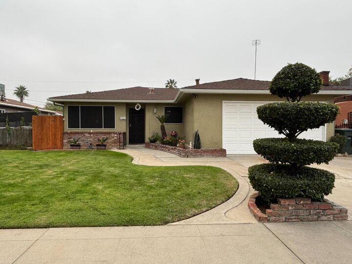 Property Photo:  3256 E Lowe Avenue  CA 93702 