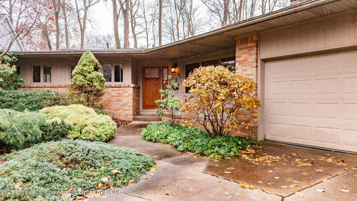 Property Photo:  1805 Boynton Drive  MI 48917 