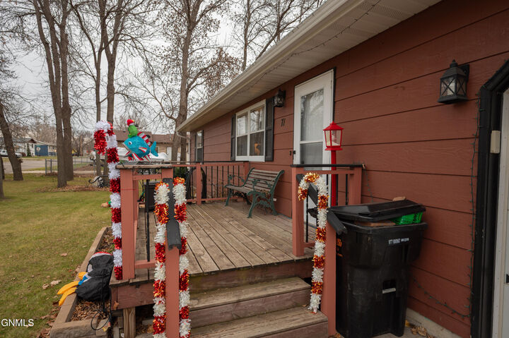 Property Photo:  71 Stanley Drive  ND 58504 