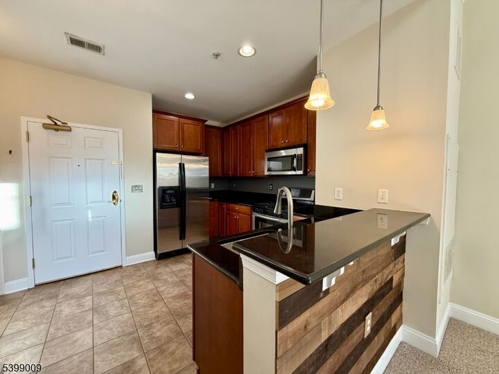 Property Photo: 6402 Brookhaven Ct 6402 NJ 07457