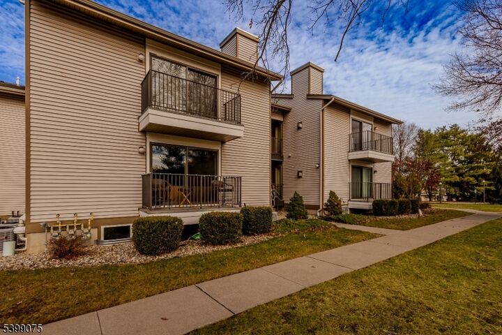 Property Photo:  17 Sam Bonnell Dr 17  NJ 08809 