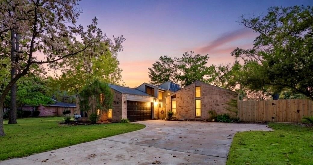 Property Photo:  220 Any Way Street  TX 77566 