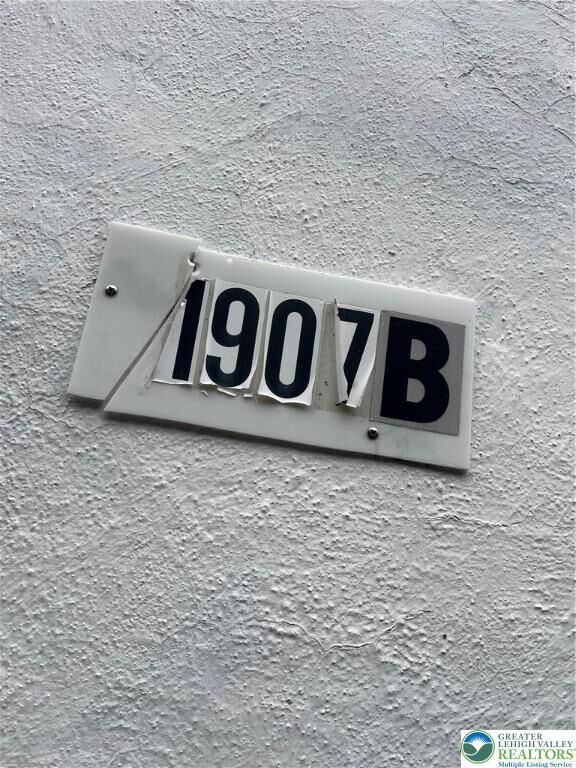 Property Photo:  1907 Willow Park Road B  PA 18020 