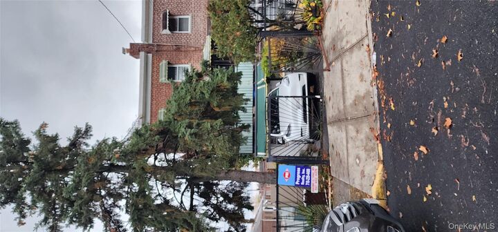 Property Photo: 954 E 212th Street NY 10469