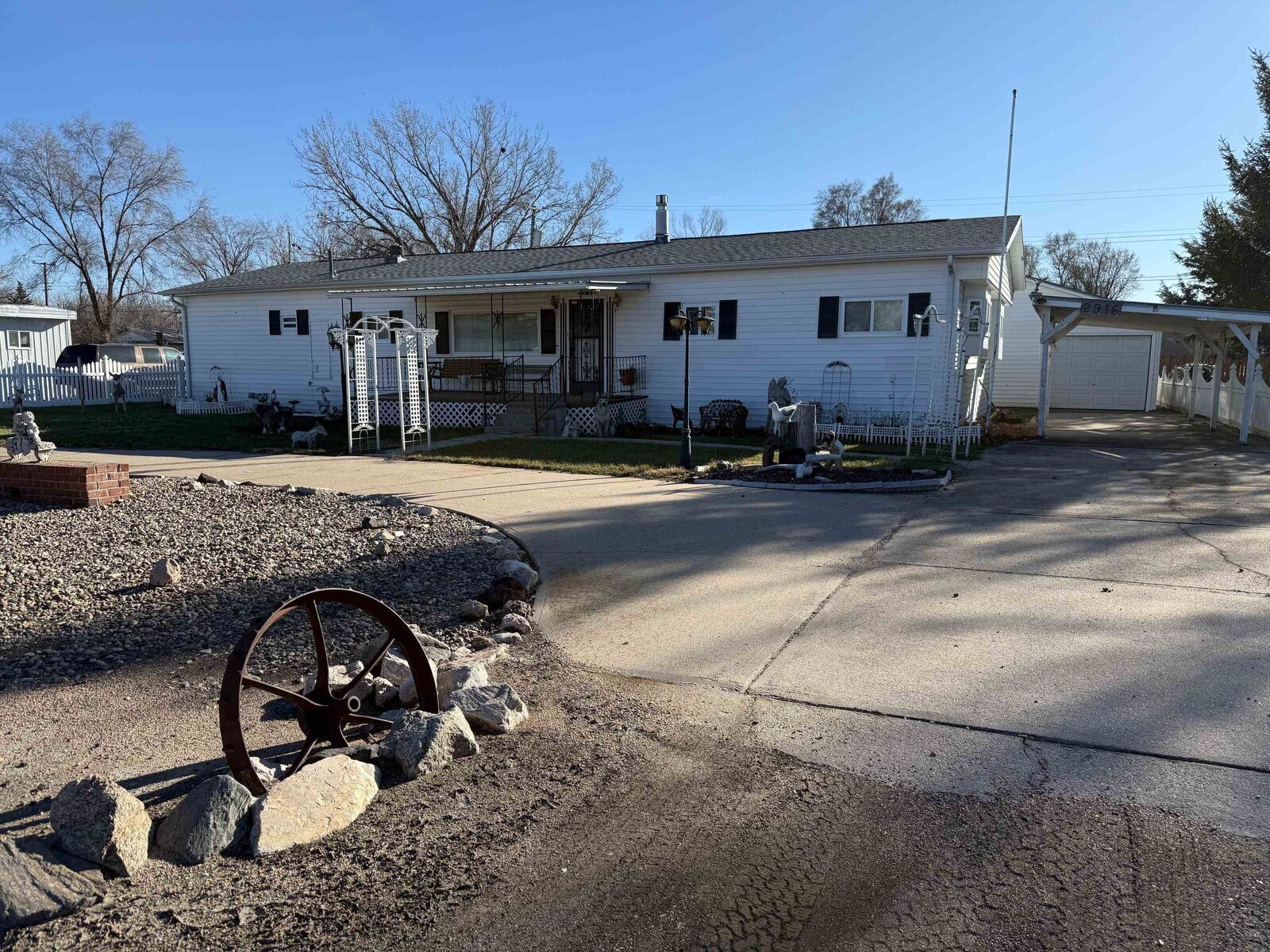 Property Photo: 2916 W 21st NE 69101