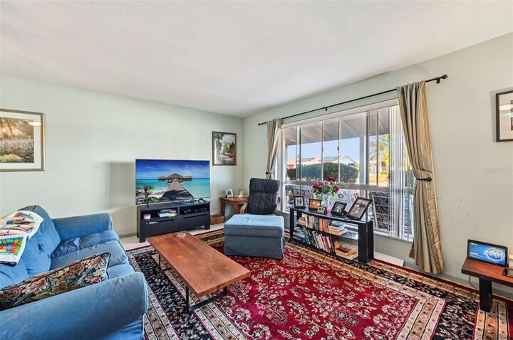 Property Photo:  722 Tam O Shanter Avenue  FL 33573 