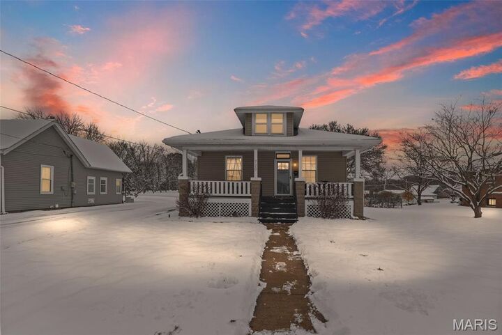 Property Photo:  720 Henry Street  IL 62234 