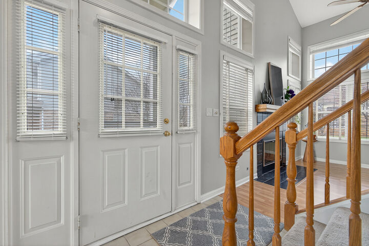 Property Photo: 160 Sherwood Court IL 60172