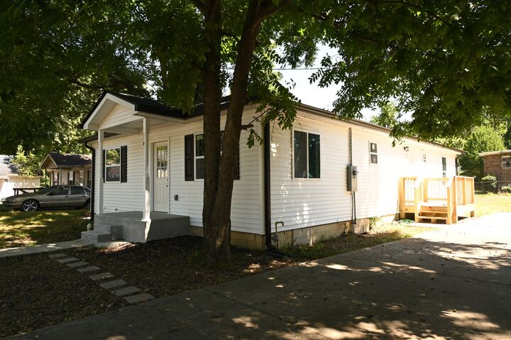 Property Photo:  411 Glenn St  TN 37040 