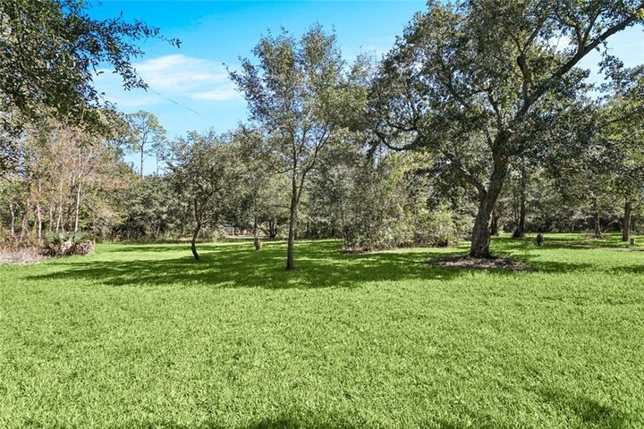 Property Photo: 100 Island Drive LA 70458