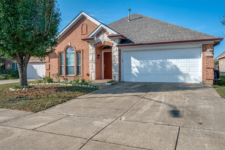 Property Photo: 8520 Rock Creek Drive TX 76123