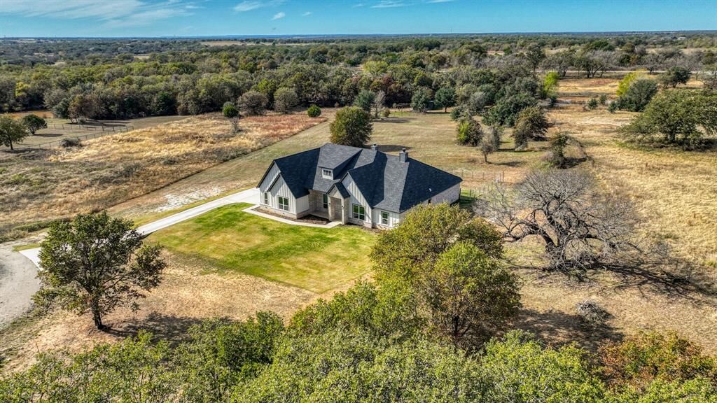 Property Photo:  121 Dubois Road  TX 76487 