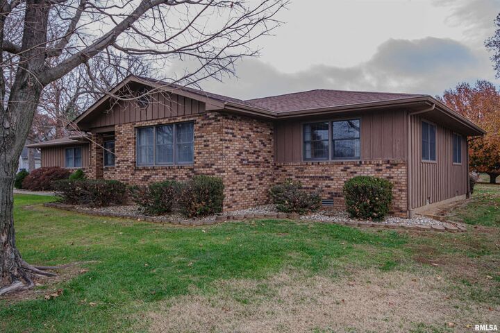 Property Photo:  3528 Oxford Avenue  IL 62864 