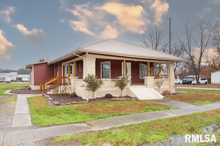 Property Photo: 326 N Main Street IL 62899