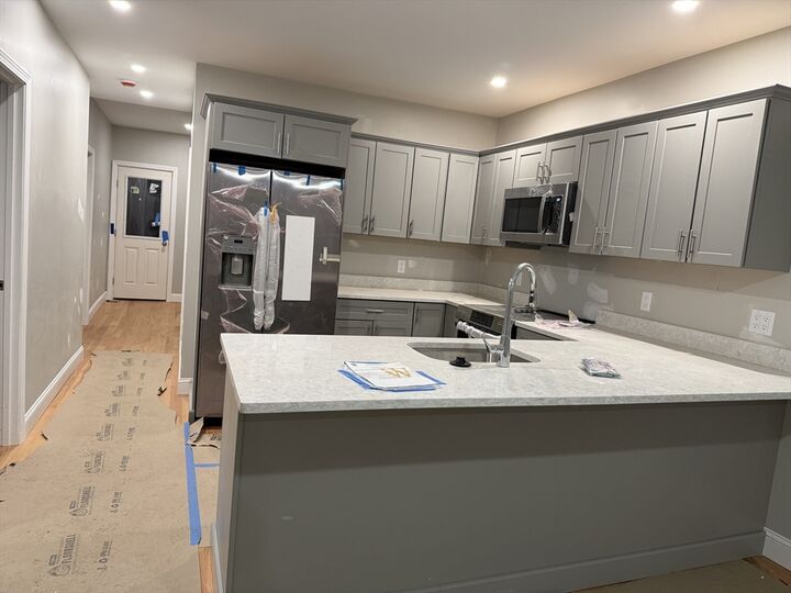 Property Photo:  7 Davis St 2  MA 01801 