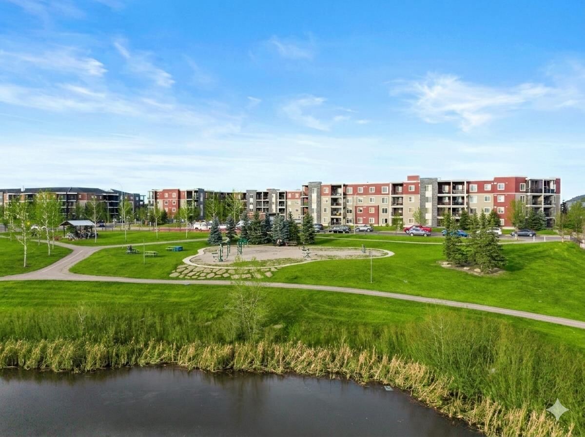 Property Photo:  5 Saddlestone Way NE 412  AB T3J 0S2 