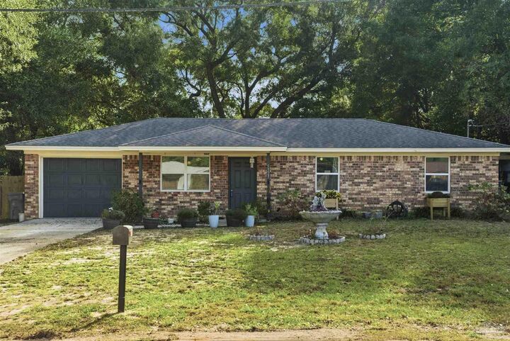 Property Photo:  5525 Woodcrest Dr  FL 32583 