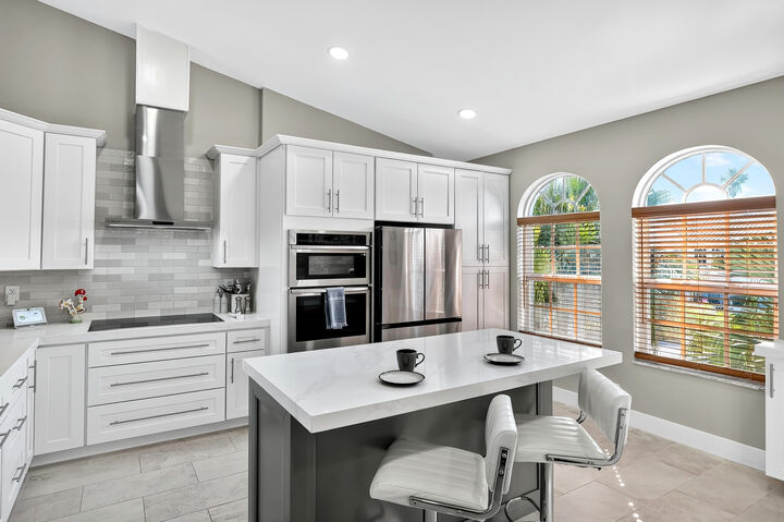 Property Photo:  305 Ryder Cup Circle  FL 33418 