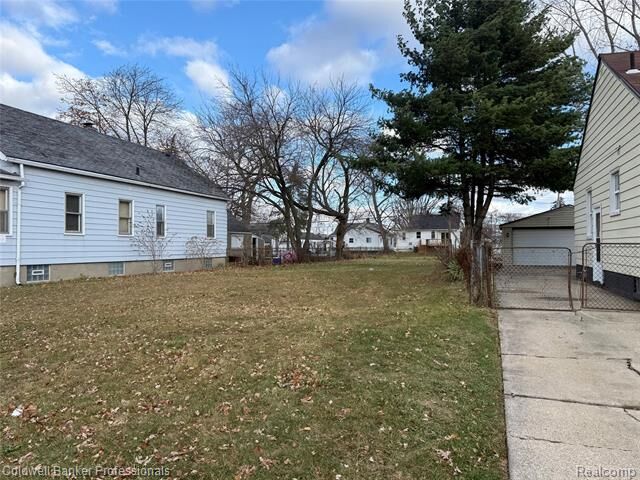 Property Photo:  16241 Evergreen Avenue  MI 48021 