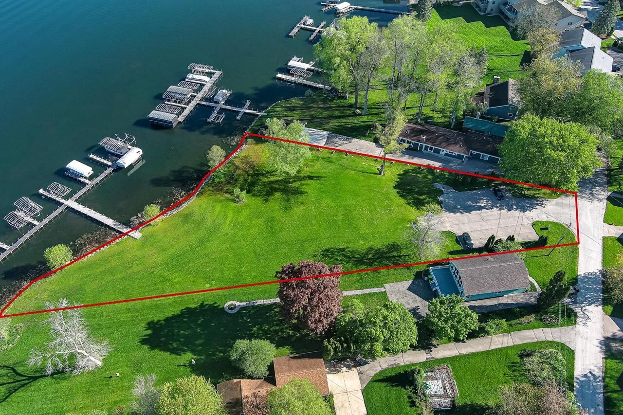 Property Photo:  413 Strauss Unit 4 Avenue  WI 54941 