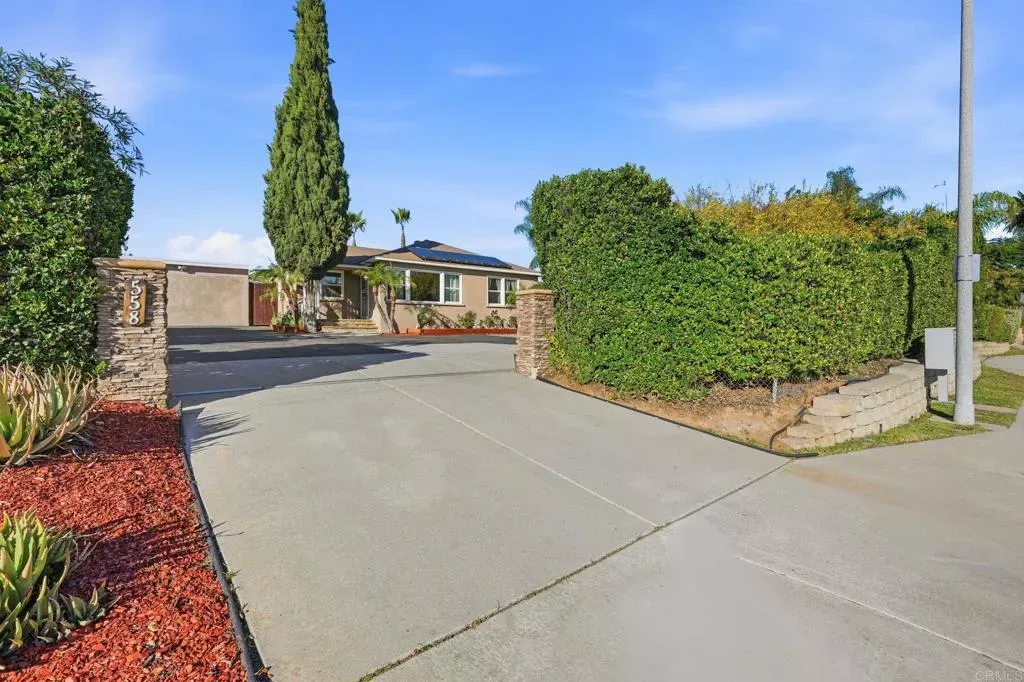 Property Photo:  558 E El Norte Parkway  CA 92026 