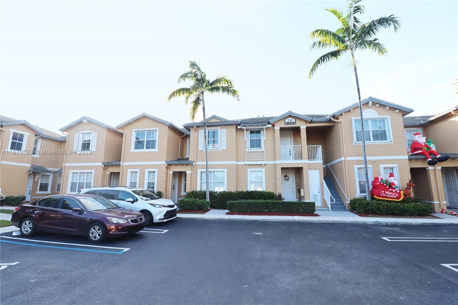 Property Photo:  230 SE 29th Ave 4  FL 33033 