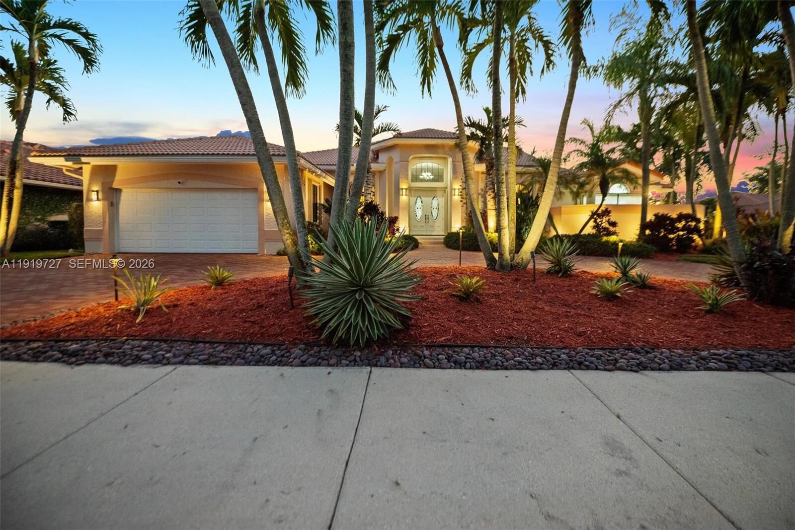 Property Photo: 392 Coconut Cir FL 33326