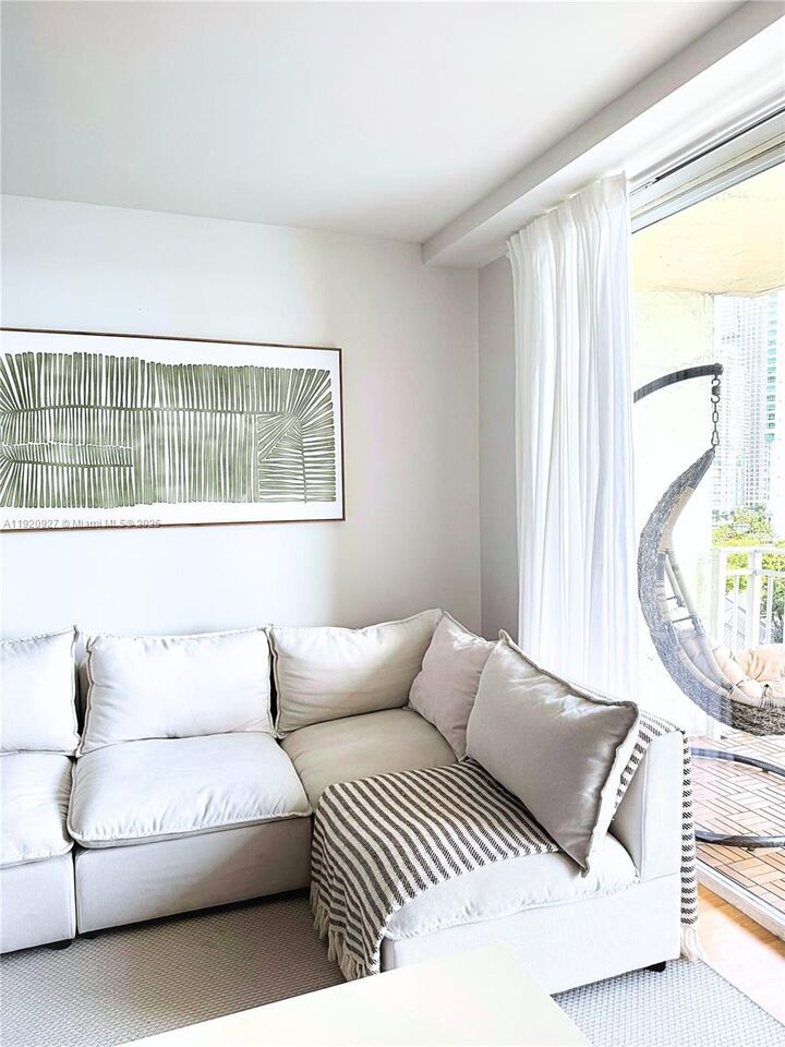 Property Photo:  770 Claughton Island Dr 1405  FL 33131 