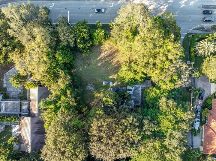 Property Photo: 8200 Sunset Dr FL 33143