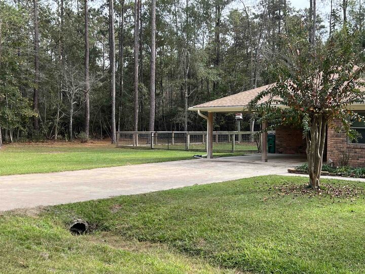 Property Photo: 119 Colorado Spruce Dr TX 77663