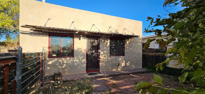 Property Photo:  617 Paulin Street  NM 87505 