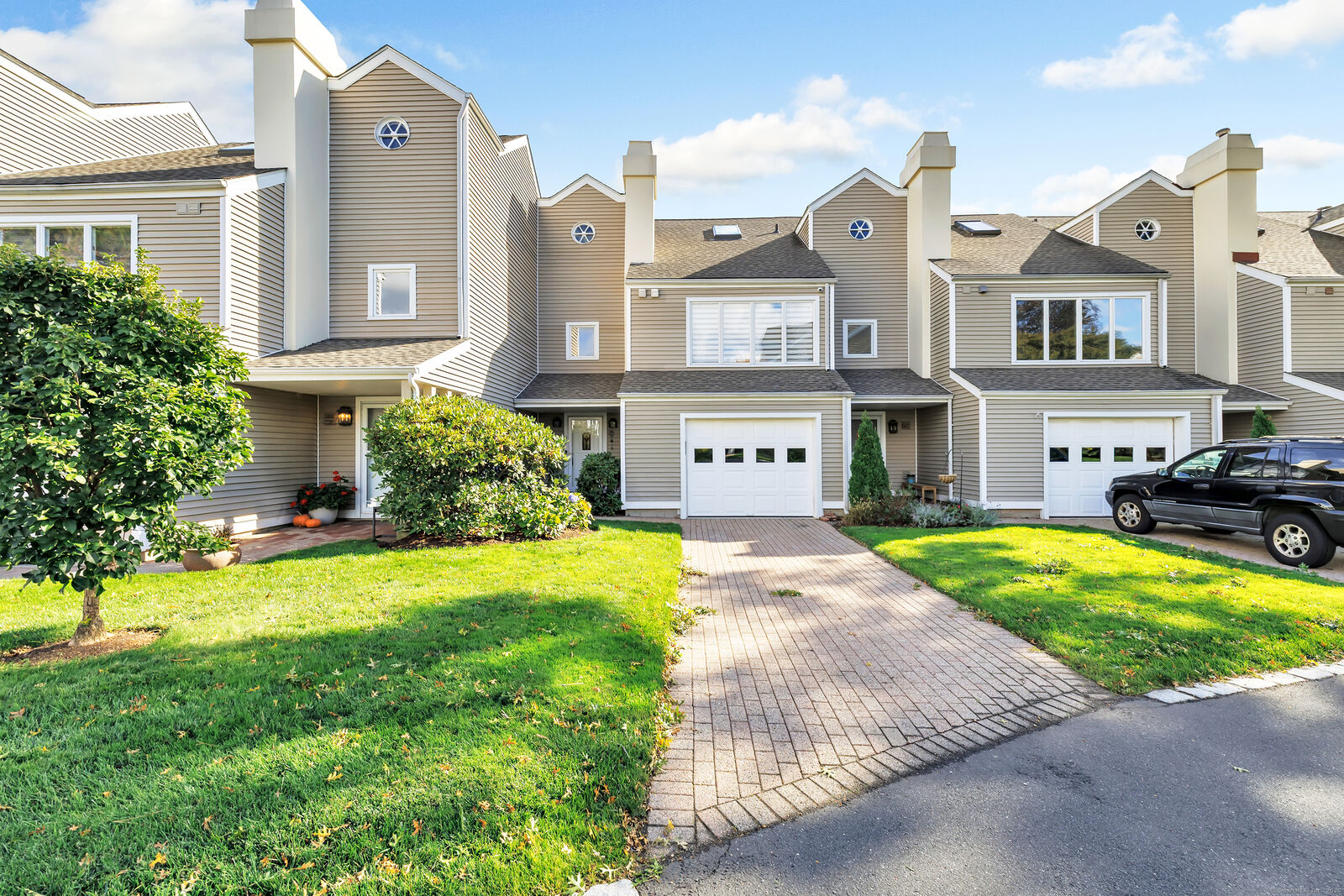 Property Photo: 32 Harbour View Place 32 CT 06615