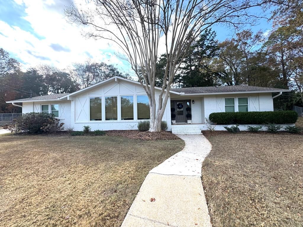 Property Photo: 1303 Sussex AL 36303