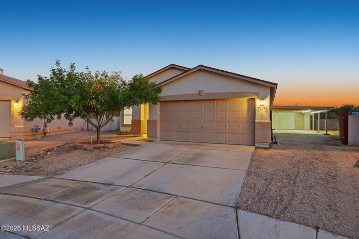 Property Photo: 8157 S Sunny Sky Place AZ 85747