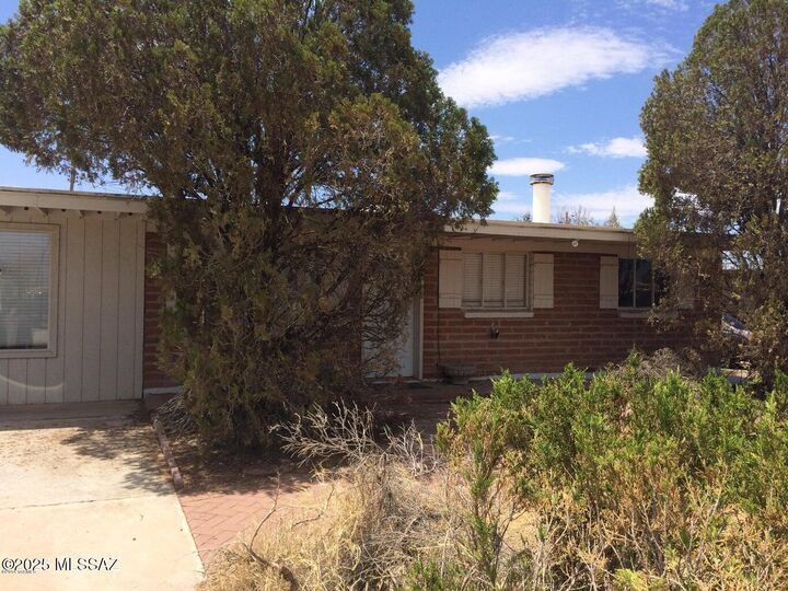 Property Photo:  4220 E 27th Street  AZ 85711 