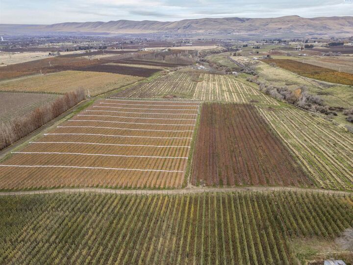 Property Photo:  14306/11816 W Acord Road  WA 99320 