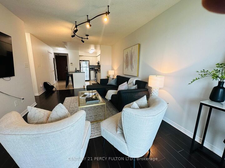 Property Photo: 39 Oneida Crescent Lph12 ON L4B 4T9