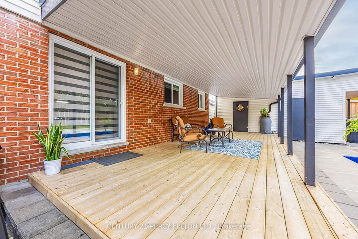 Property Photo:  904 Somerville Street  ON L1G 4J7 