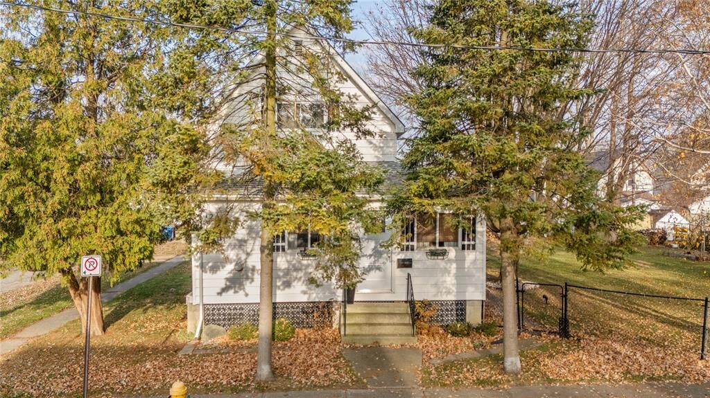 Property Photo:  120 Hiram Street  ON N8A 2R7 